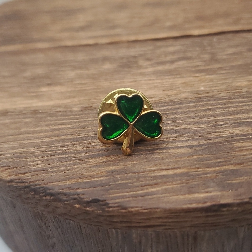 Three leaf clover lucky pinโ B417